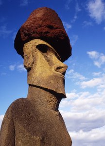 モアイ文化のアナケナビーチにあるアフナウナウのモノリシックな像、c.1000〜1600